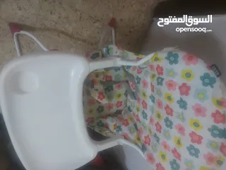  3 سحسيلة اطفال وكارسيت ومقعد طعام بحالة جيدة جدا بسعر مغري