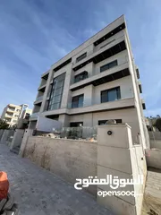  7 ارضية استثمارية 100متر مع ترس مقسمة الى استديو عدد 2 في ضاحية الرشيد  خلف الجامعة الاردنية