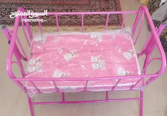  2 سرير اطفال هزاز للبيع