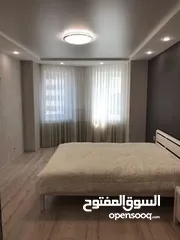  2 بدابل فيو علي الجاردن / شقة ارضي للبيع/ بجاااردن كبيرة / علي طريق السويس