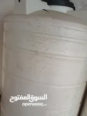  4 خزان ماء بحاجه الى تصليح من الوسط