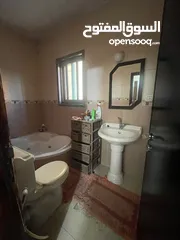  13 شقه مفروشة بالكامل للايجار