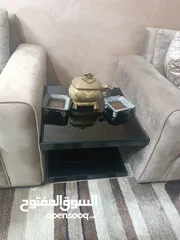  2 طاولات خشب عدد 3 وحده كبير واثنتين وسط