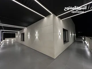  14 فرصة مميزة  أرضي مع حديقة وكراج – مساحات داخلية وخارجية واسعة.