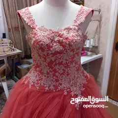  1 فستان او بدلة خطوبة باربي للبيع
