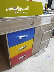  1 سرير مفرد بدون فرشه..مع جوارير وخزانه اسفل السرير