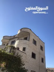  2 منزل للبيع  في الجيزه قريب من مطار الملكه علياء