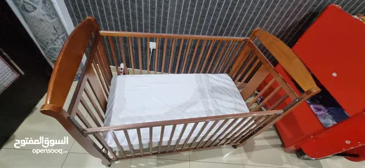  3 Baby crib with mattress (junior's brand)