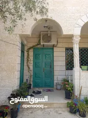  1 بيت مستقل مكون من ثلاث طوابق للبيع بسعر مميز