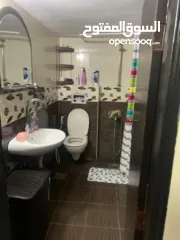  5 شقه للايجار