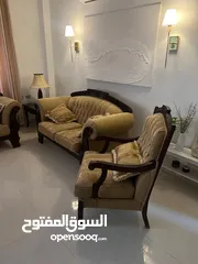  8 طقم كنب نظيف 9 اماكن مكون من ثلاثيه عدد1 وثنائية عدد 2 ومفرده عدد 2 للبيع المستعجل