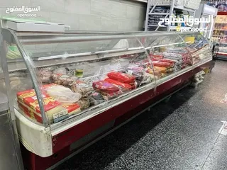  1 ثلاجة عرض بحالة ممتازة