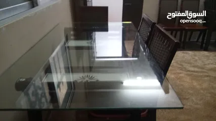  2 طاولة سفرة مع 4كراسي  للبيع أو للتبديل على فضّية