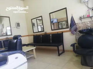  2 صالون رجالي للبيع مع كافة معداته بداعي السفر وعدم التفرغ