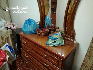  9 اثاث مستعمل في حالة ممتازة