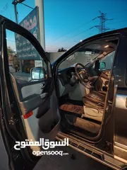  4 هيونداي جراند ستاريكس