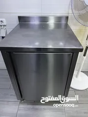  4 طاولات ستانلس طبي بحالة ممتازة