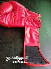  8 كفوف EVERLAST الأصلية استعمال خفيف جدا جدا بحالة الوكالة للبوكسينغ و الكثيير من الرياضات ...........