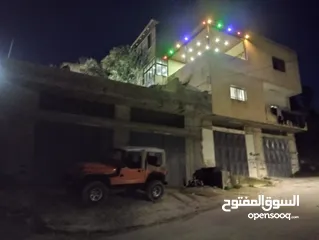  4 يتوفر لدينا بيت مشطب وسطح وقطعة ارض للبيع