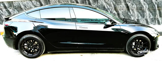  8 تيسلا 2021 model 3 فحص كامل 7 جيد لون مميز اسود ملوكي بحالة الوكالة للبيع بسعر لقطة ومحروووق