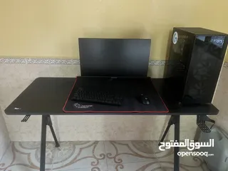  5 Gaming PC includes table