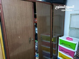  2 خزانة خشب وسرير مجوز حديد