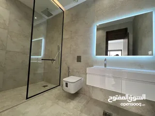  3 فرصة مميزة  أرضي مع حديقة وكراج – مساحات داخلية وخارجية واسعة.