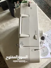  8 مكينة خياطة رائعة singer بيضاء نظيفة لامعة   تخيط بعدة اشكال مميزة مع ثلاثة ملكوك