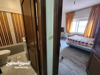  12 شقة فارغة للبيع في عبدون  ref : 14135