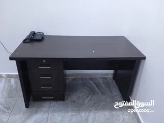  1 طاوله مكتبيه