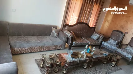  3 للبيع طقمين كنب جلوس أحدهما أحرف زان