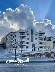  30 شقة مميزه وفاخره - الجبيهه- ام زويتينه-شارع الاردن - بالقرب من مدارس الرواد ومسجد سويلمين- اطلاله