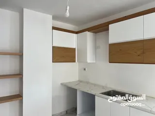  1 شقه فارغة للايجار فرب  الكلية الأهلية وشارع ركب