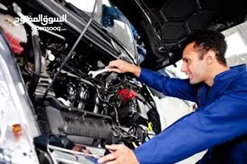  2 "هل تعطلت سيارتك في مكانٍ ما؟ لا تقلق ولا تخسر يومك! الميكانيكي المتنقل هنا لإنقاذك. خدمات سريعة