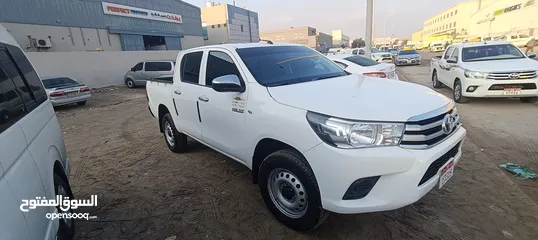  1 Toyota Hilux 4/4. 2017