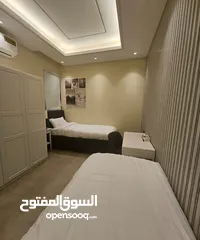 9 شقق شقة للايجار الرياض حي الملقا  ثلاث غرفة  صالة  مطبخ  ثلاث حمامات  الشقة مفروشة بلكامل  السعر 35