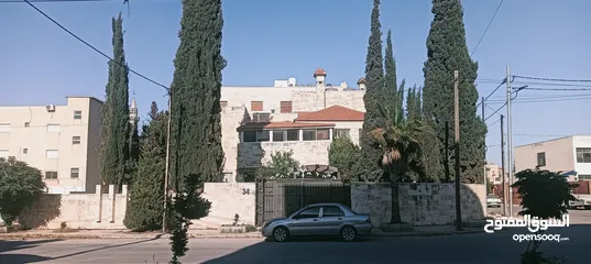  1 فيلا للبيع في منطقه راقيه وهادئه السعر غير نهائي قابل للتفوض