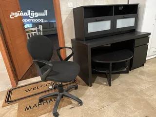  1 مكتب بالكرسي