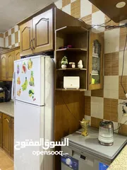  8 كنب ومطبخ للبيع مع برادي