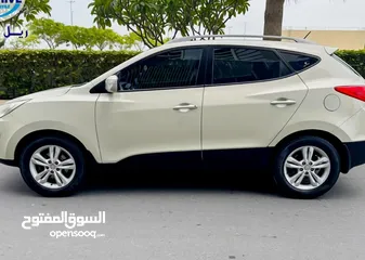  2 HYUNDAI TUCSON FULL OPTION 4-WD WITH SUNROOF SINGLE OWNER CAR FOR SALE