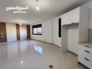  20 شقة مع حديييقة للايجار في عين مصباح