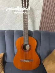  1 guitar classical yamaha c70 جيتار كلاسيكال    نوع ياماها احترافي شبه جديد مع اوتارو الاصلية