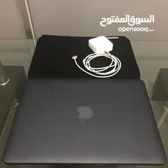  3 MacBook Air M2 13.6”  8GB / 256GB  جهاز Active فقط مع الكرتونة