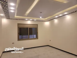  3 شقه تسويه 180م مع حديقه 120متر