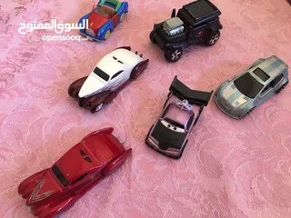  19 سيارات ألعاب صغيرة وكبيرة ومعدنية للهواة للبيع كمجموعة كاملة أو مفرق لكن السعر بيختلف كثير...