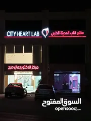  1 الرقم داخل الإعلان تصميم وتنفيذ الارمات بكل انواعها وطباعه وتلزيق الستكر والسي ثرو