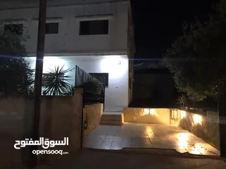  18 عمارة من 3 شقق مساحة 320 م وارض فارغة ياجوز منطقة الرشيد حي جعفر قرب اخر موقف للباصات