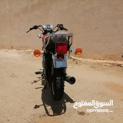  2 دراجه سزوكي جي ان 250cc الحجم الكبير
