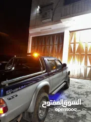  2 متسوبيشي ماقنومL200 2001