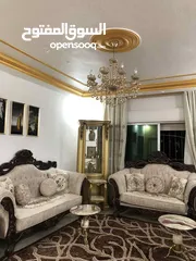  3 طقم كنب ملوكي 9 مقاعد فخم ومرتب وتقيل بحاله ممتازه